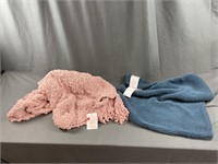 Nordstrom Rack Pink Throw & Teal Pillowcase
