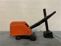6 1/2" metal toy steam shovel