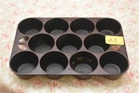 UNMARKED CAST IRON MUFFIN PAN