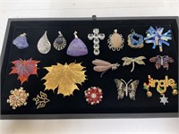 Pendants & Brooches display not included