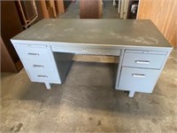 Very Nice Heavy Duty Steel 6 drawer desk w/ slides