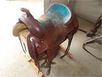Crates 16" saddle