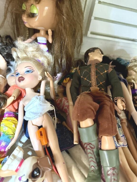 ASST.  DOLLS  LOT