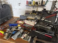 hand tool and garage miscellaneous lot
set of