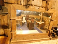 Magnifique miroir avec petites tablettes en bois