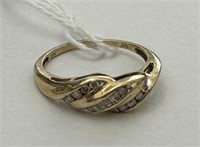 Ladies 10k Gold Baguette Diamond Wave Ring Size 7