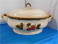 MIKASA SERVING BOWL WITH LID - STRAWBERRY FESTIVAL
