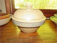 Stoneware Bowl w/Lid