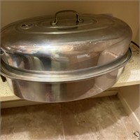 Turkey roaster with lid. See pictures.