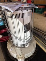 KEROSENE HEATER W/SPARE WICKS