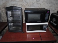 Lot of (2) Microwaves and (1) Infrared Heater