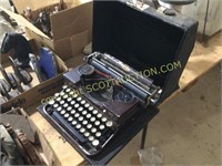 Vintage Royal portable typewriter in case