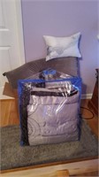 King Size Comforter & Decorative Pillows