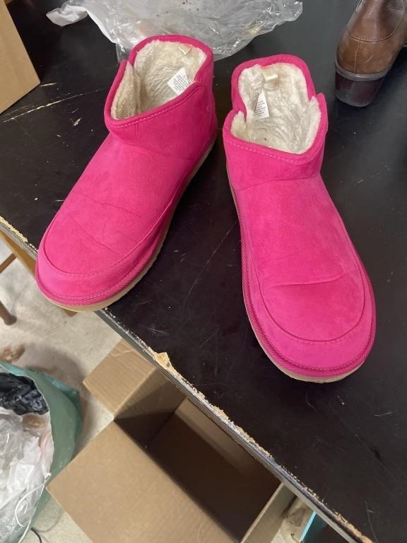 Old navy slippers sz 9