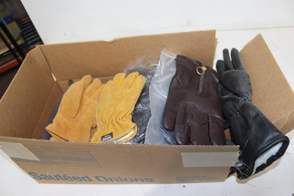 LOT NEW LEATHER GLOVES