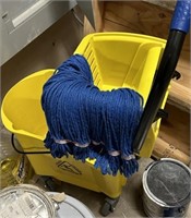 NEAR NEW MOP BUCKET - BUCKET ONLY