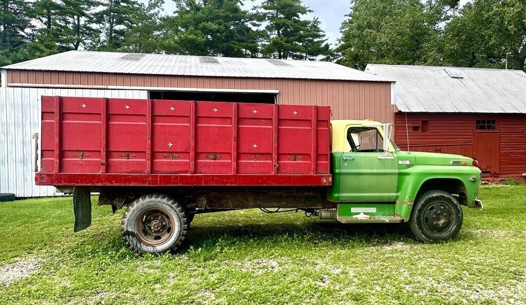 1972 Ford 500
 w/ 14 ft. Grain box w/ hoist