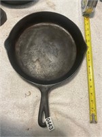 Cast iron skillet sizes in pics