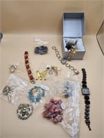 Brooches, Necklaces, Watches +++
