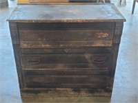 Early 19th Cent. 3 Drawer Dresser Chest