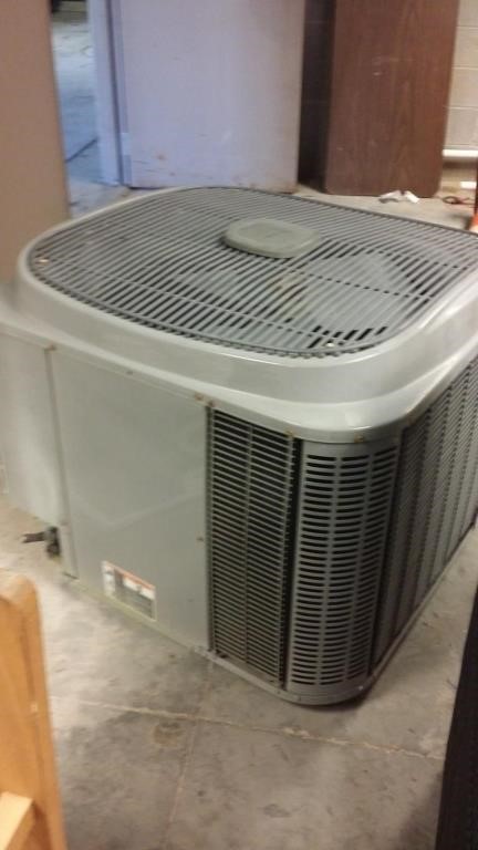 #14 Non-Working A/C Unit - FOR PARTS ONLY $50.00
