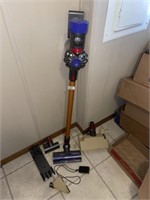 Dyson Cordless Vac & Chrager (Works Great)