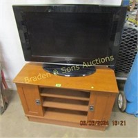 USED 32" SAMSUNG FLAT SCREEN TV AND ENTERTAINMENT