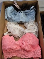 Victoria's Secret bra size 32dd and bralette size
