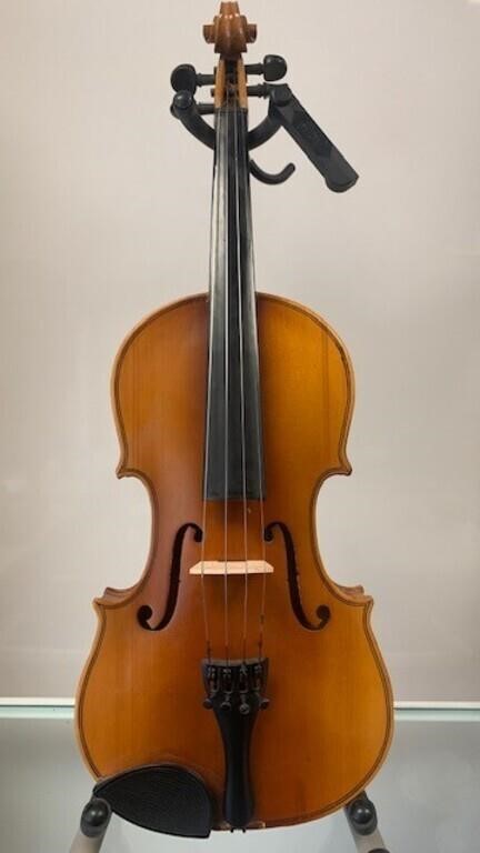 Vintage 4/4 Violin as seen