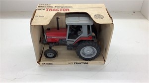 1/16 scale Massey 3070 tractor