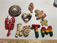 8 vintage pins, plastic type