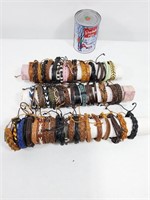 50 bracelets fantaisie dont en cuir