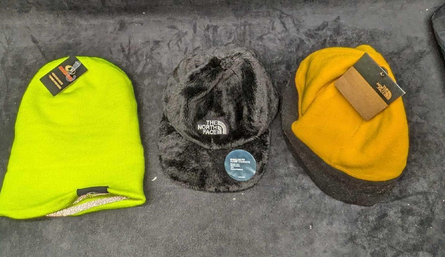 North Face And Mossy Oak Beanies And Cap