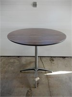 ROUND TABLE WITH WOOD TOP AND METAL BASE