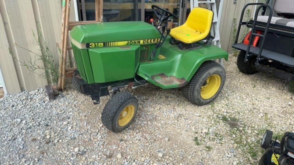 John Deere 318 Lawn Mower