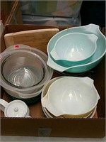 Box of mixing bowls Etc