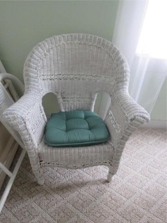 WOVEN CHAIR WITH PAD