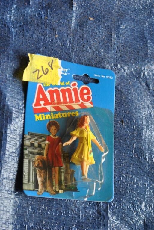 1982 Knickerbocker Annie Miniatures Lily