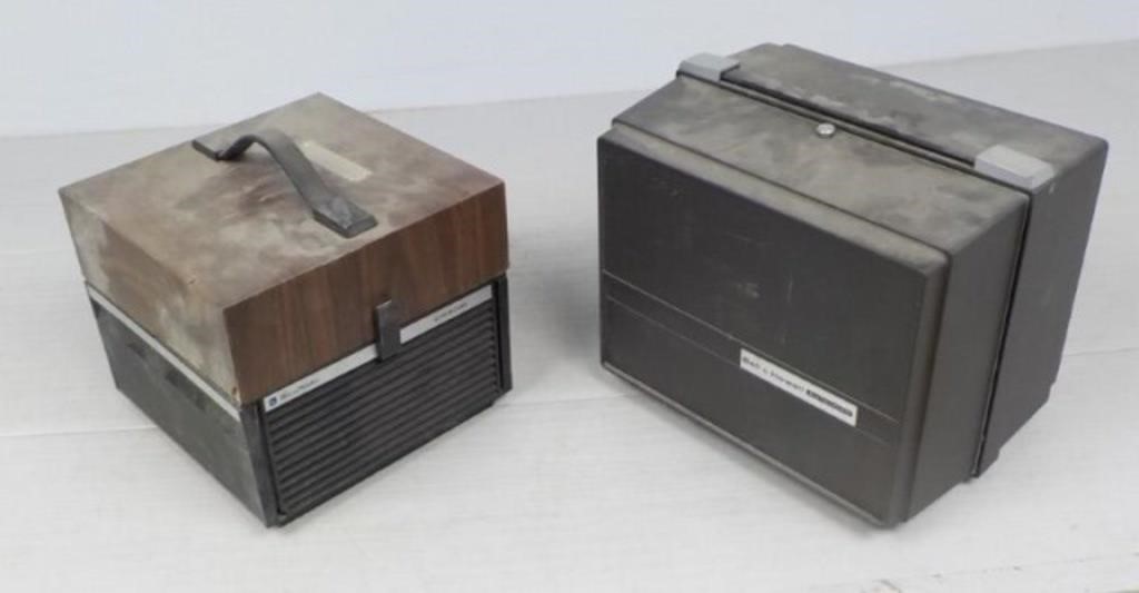 Slide projector and projector.