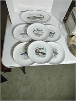 Fantastic Neiman Marcus Fish set. 6 gold trim