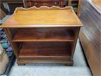 Vintage Maple tv stand/book case w/ wheels