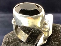 Sterling ring w/ dark gemstone, size 6