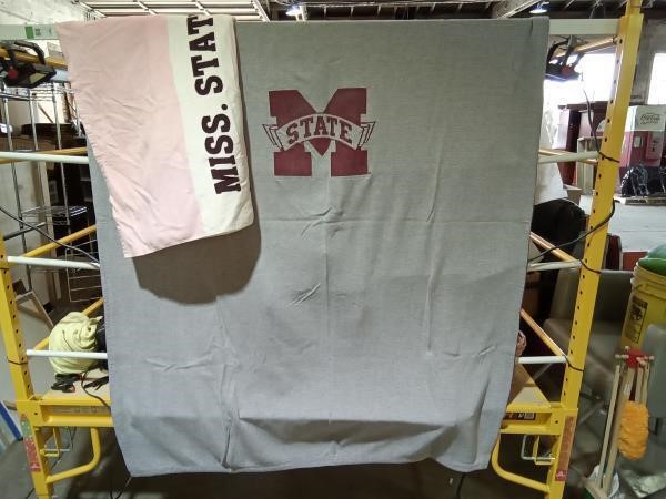 Mississippi State Reversible t-shirt material thro