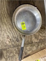 LARGE FRYING PAN