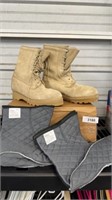 New Men’s size 10 boots with inserts