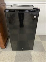 GE Dorm Room Size Refrigerator
