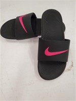 NIKE SLIDES WOMENS SIZE 7