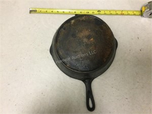 Vintage favorite cookware 8 1/2 cast iron pan