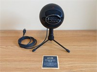 Blue Snowball USB Microphone/Desk Top Tripod