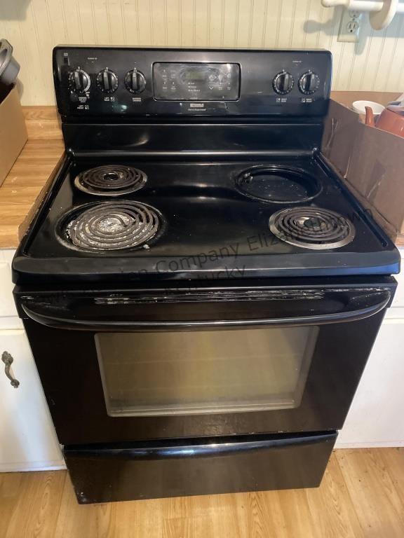 Kenmore stove: missing large burner and rim. Also